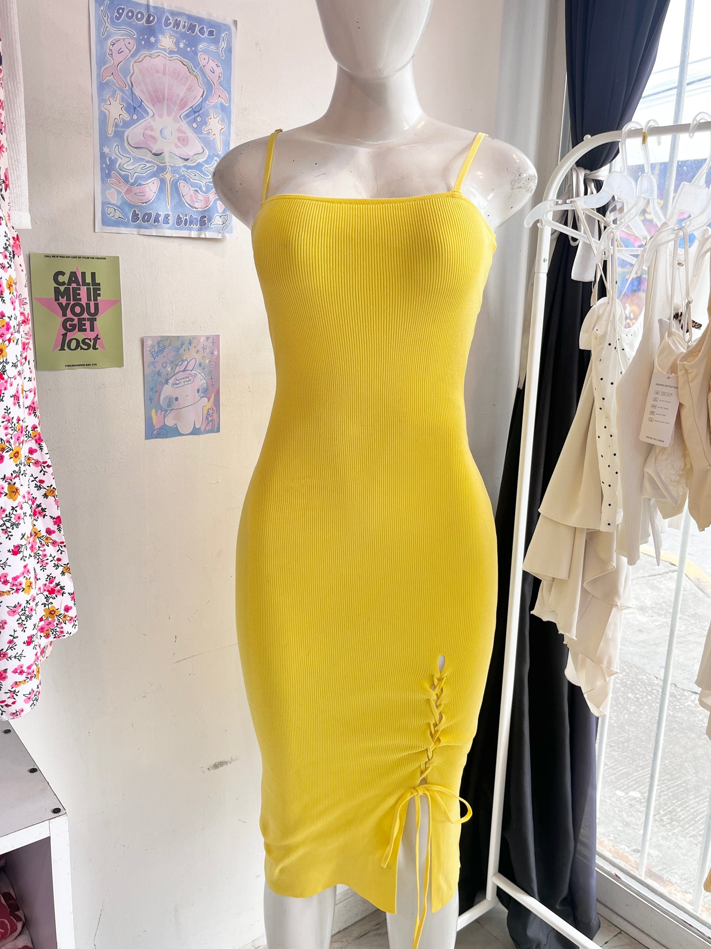 Vestido tejido amarillo básico