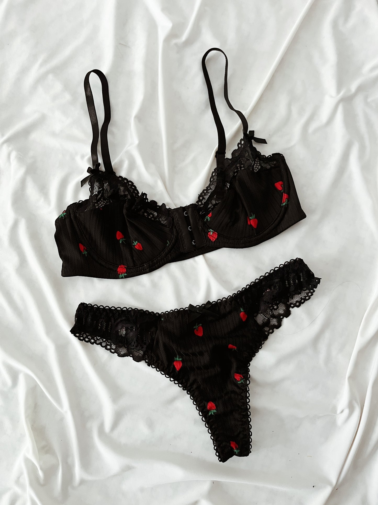 Set lencería fresita