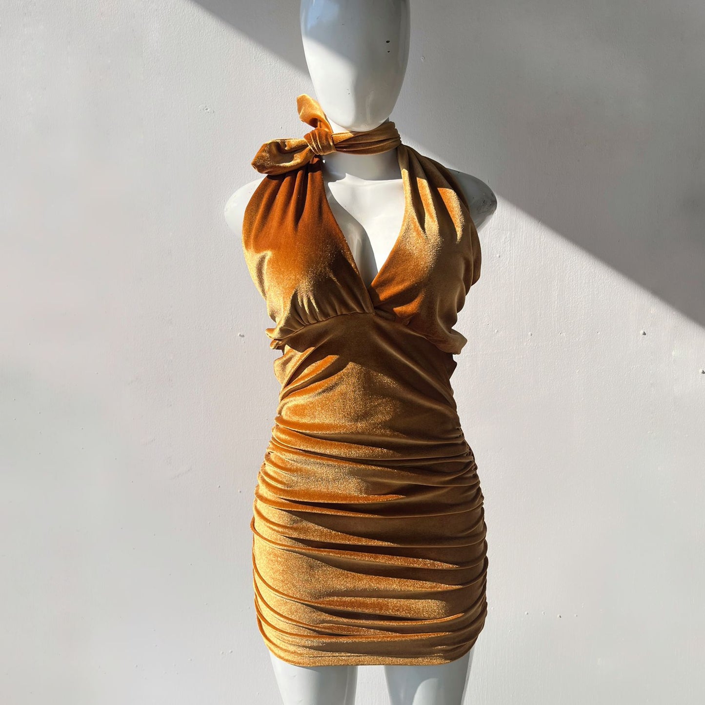 Vestido corto noche amarilla