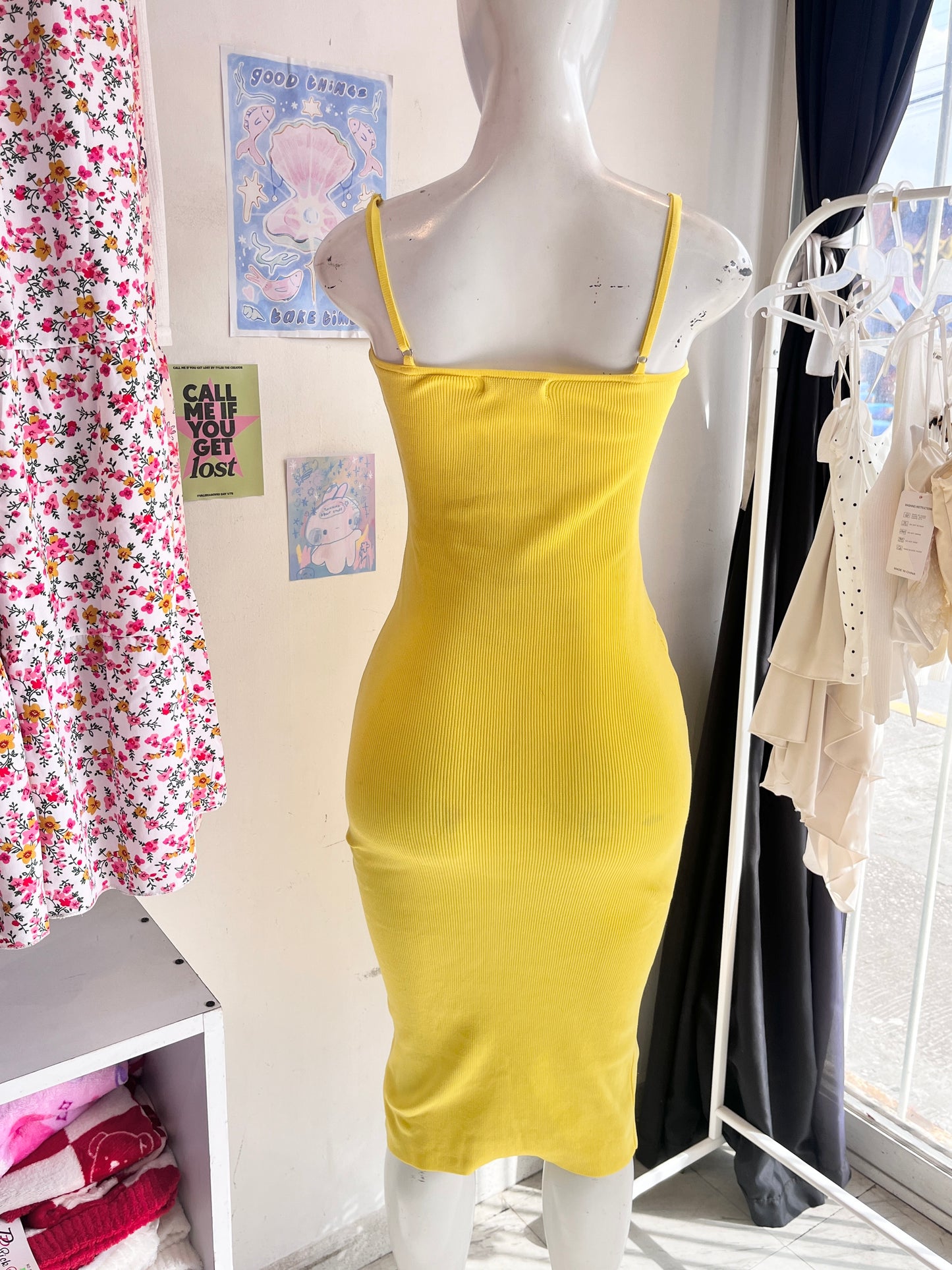 Vestido tejido amarillo básico