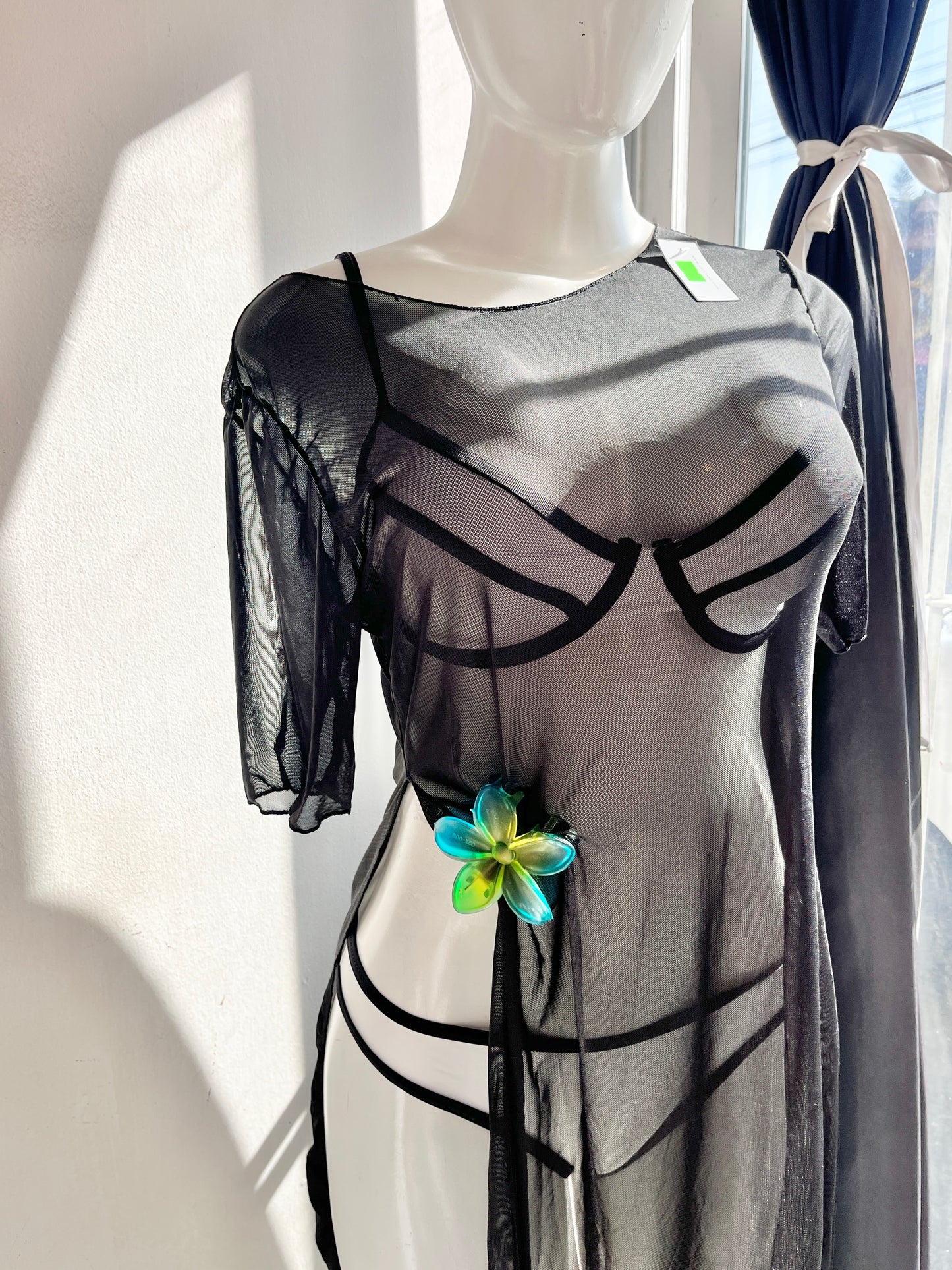 Vestido mesh negro abertura
