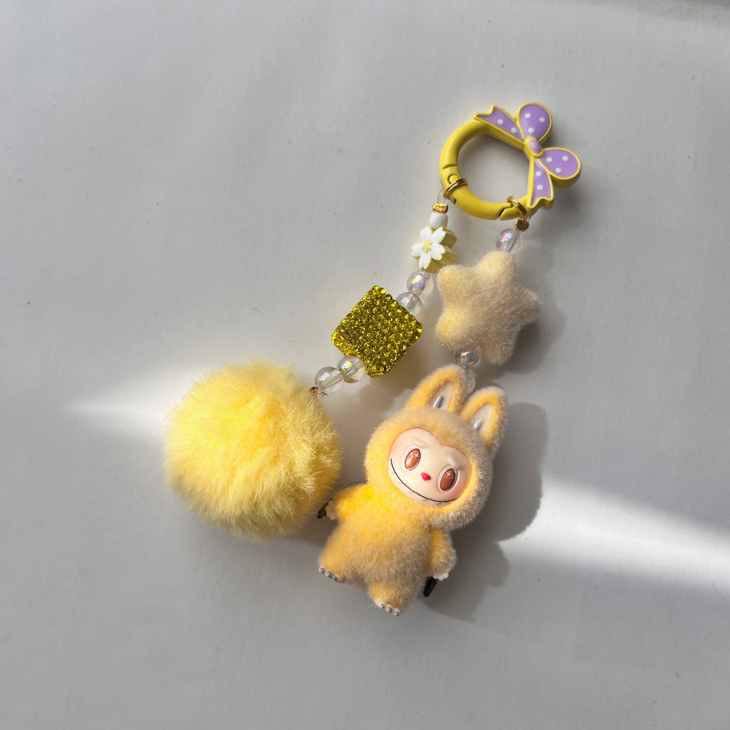 Llavero labubu lazy yoga