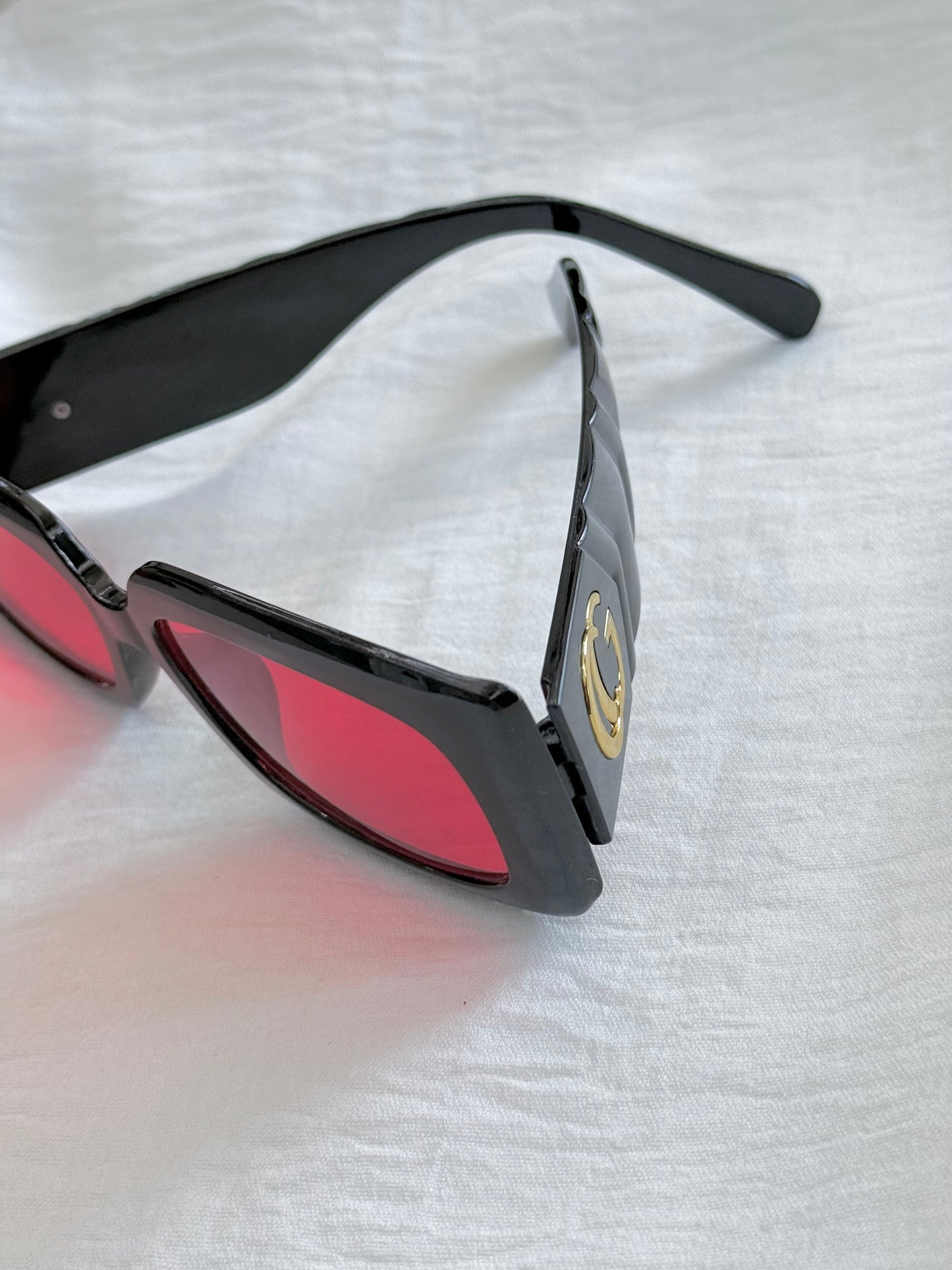 Lentes rectangulares rojos