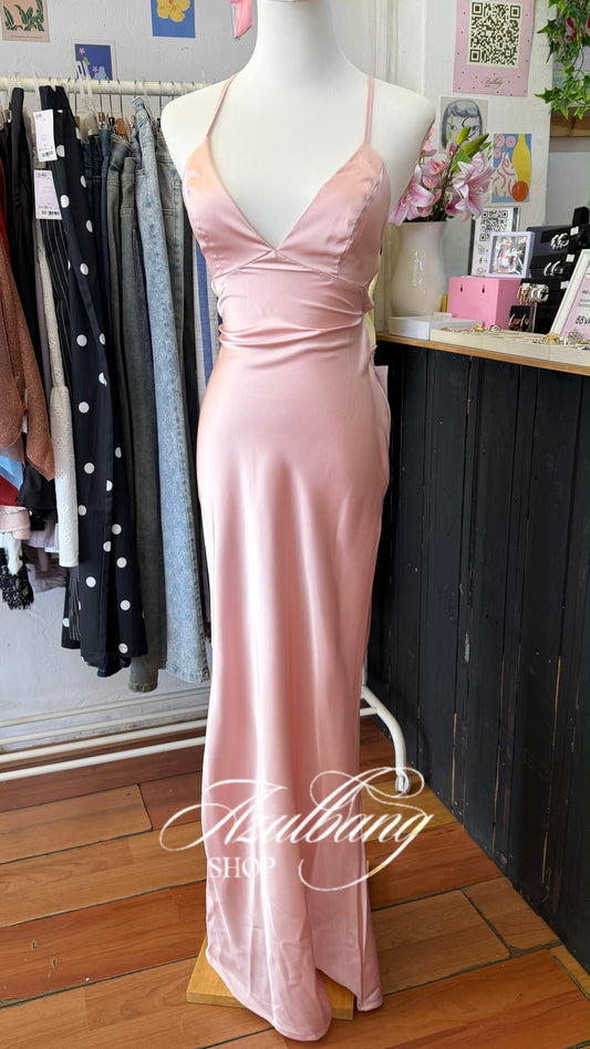 Vestido rosa satinado espalda descubierta