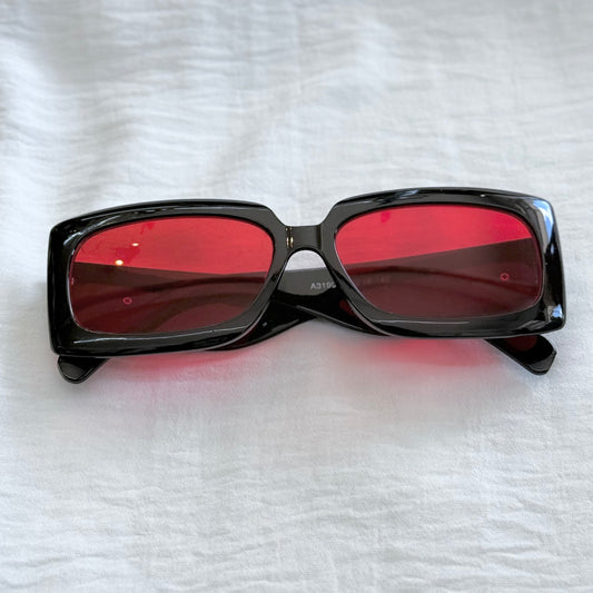 Lentes rectangulares rojos