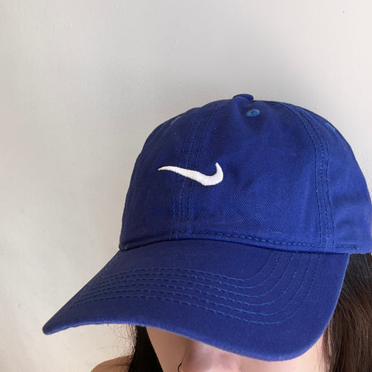 gorra N azul