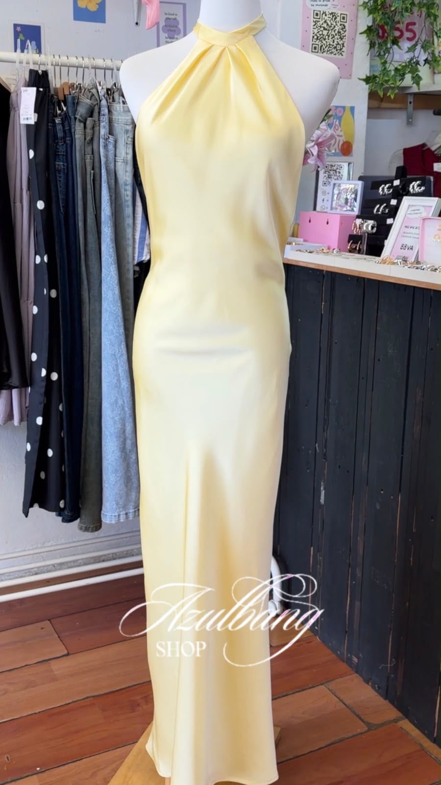 Vestido amarillo espalda descubierto