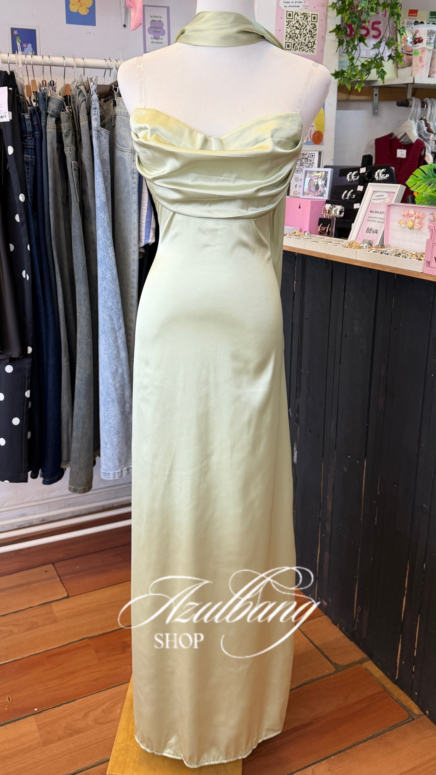 Vestido verde satinado