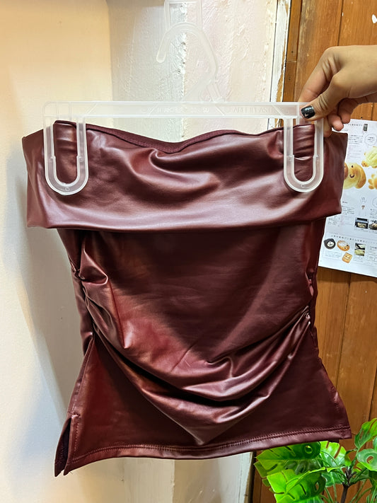 Blusa strapple vinil vino