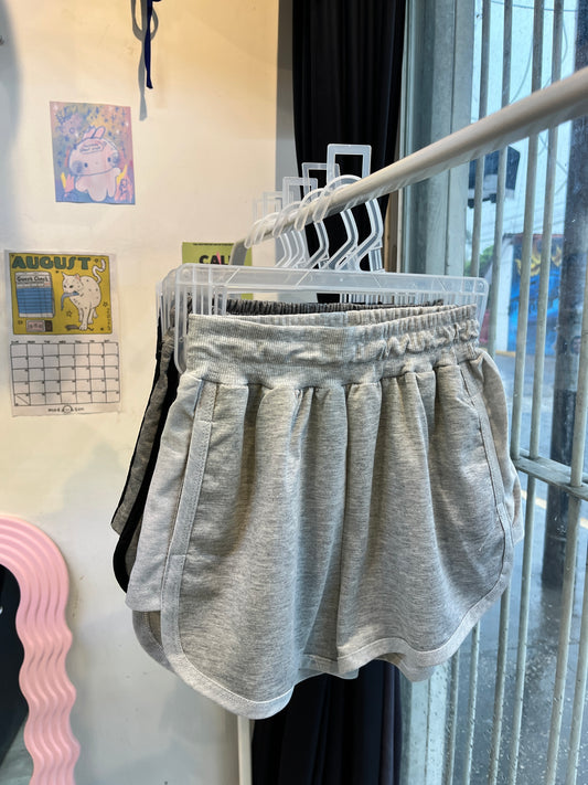 Short deportivo gris