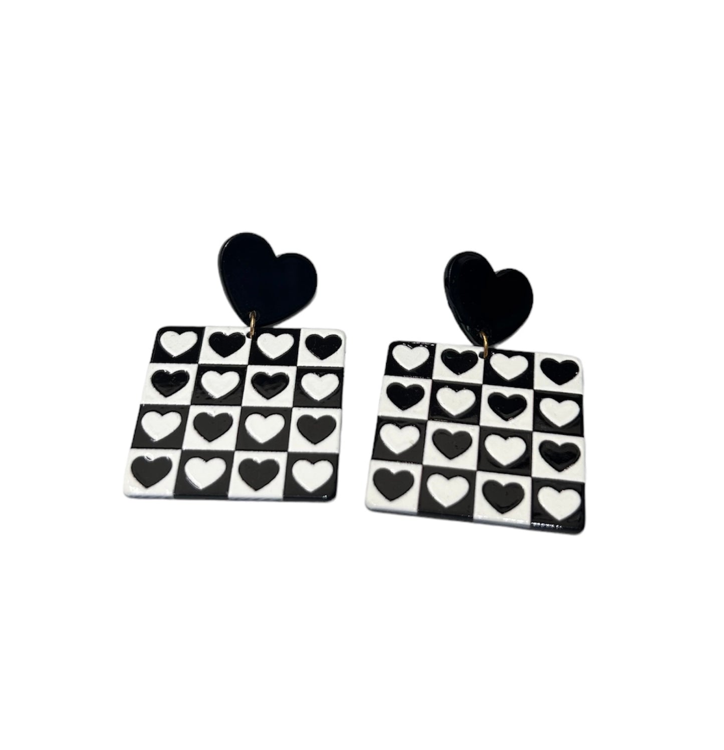 Aretes cuadro B&N corazones