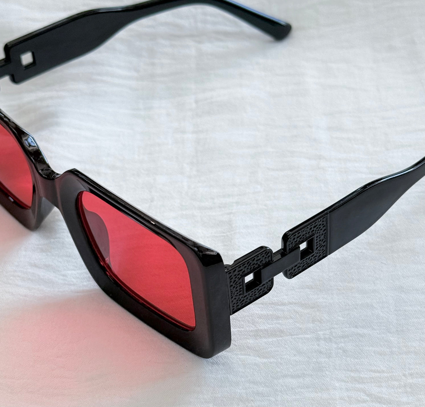 Lentes cadena negro con rojo