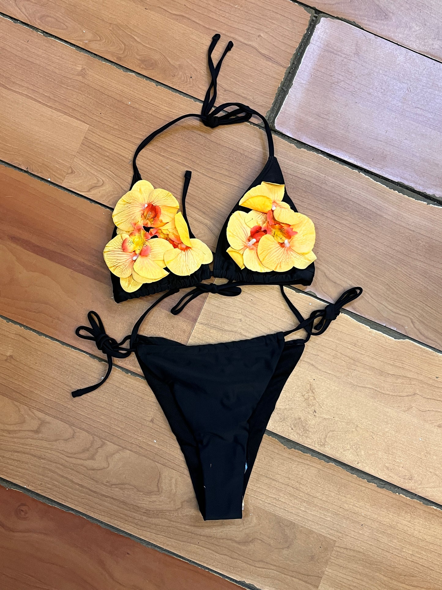 Traje de baño flor amarilla