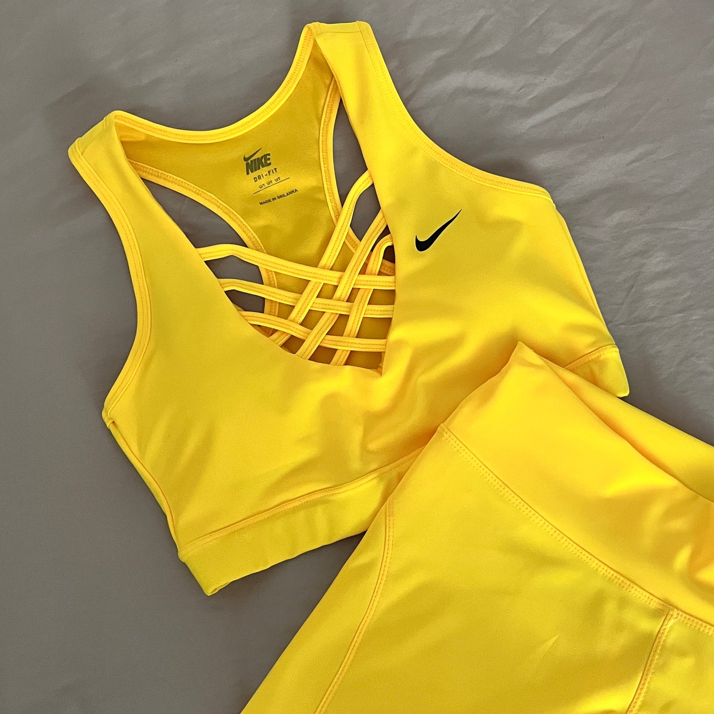 Conjunto deportivo N amarillo