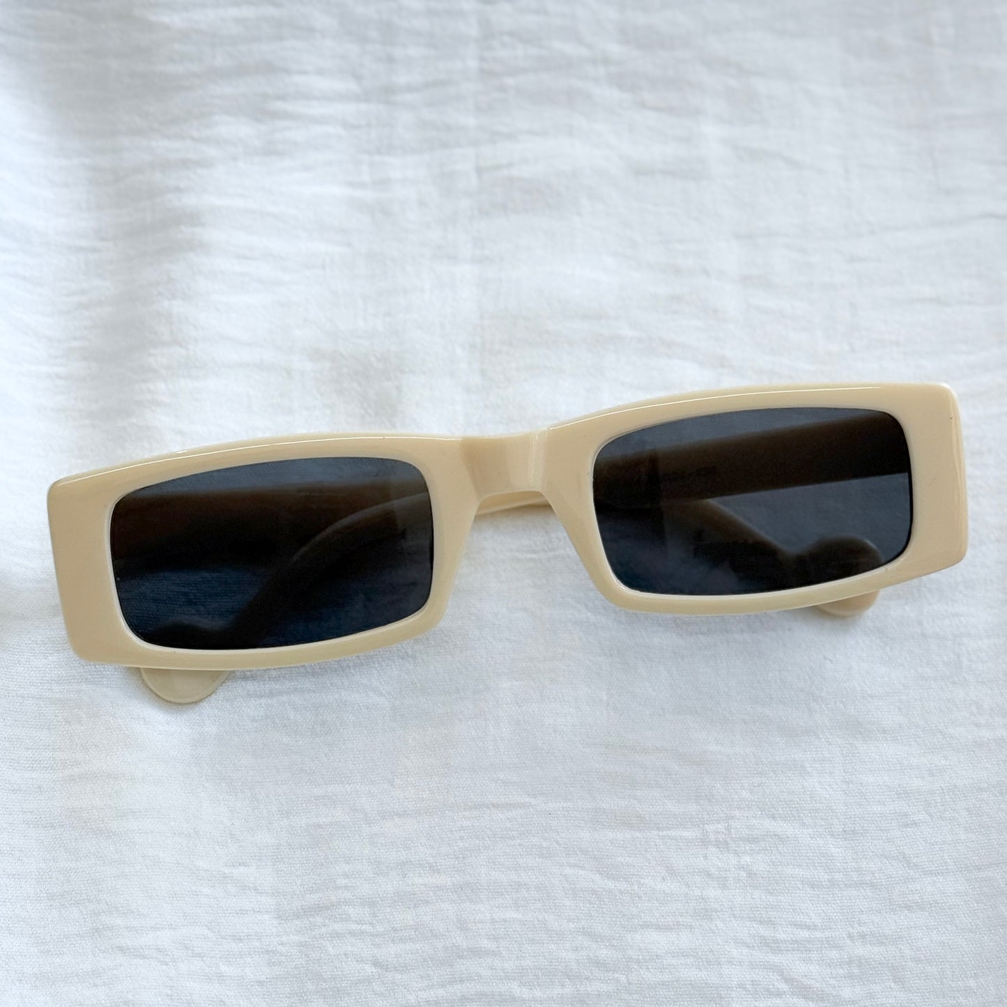 lentes rectangulares beige